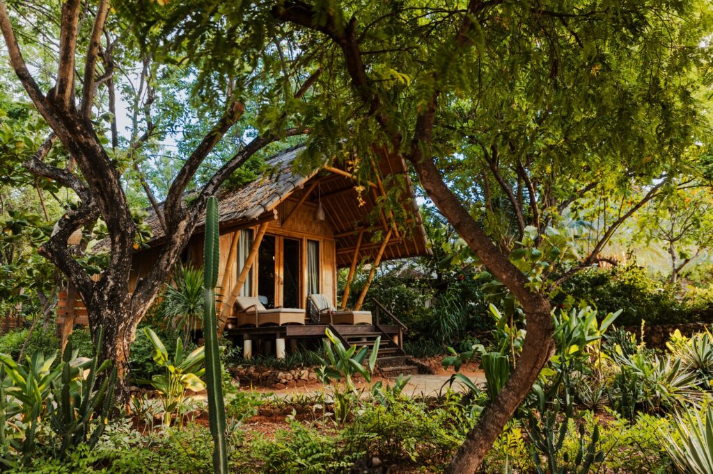Absolute Beachfront Family bungalow
